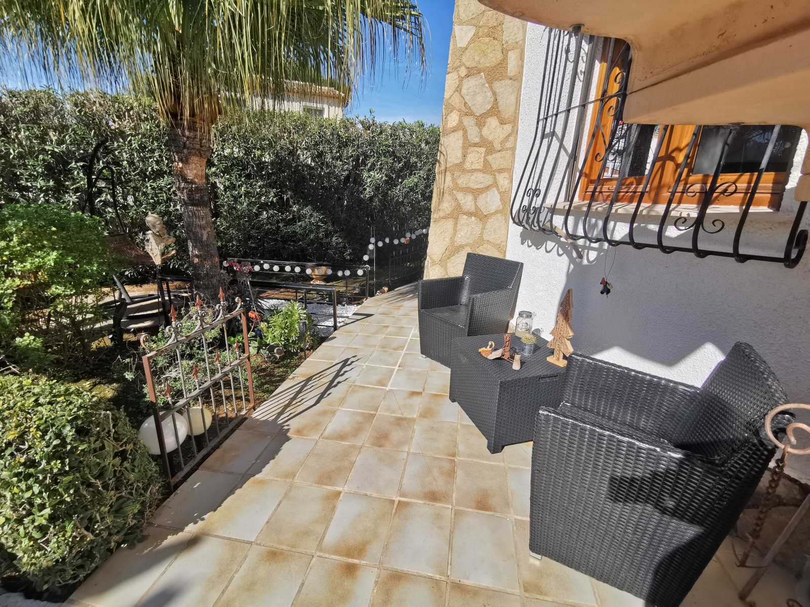 Terrasse mit Außentreppe