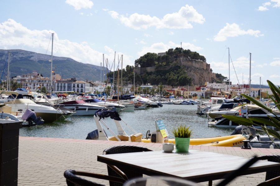 Yachthafen vor der Burg von Dénia