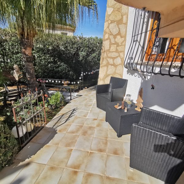 Terrasse mit Außentreppe